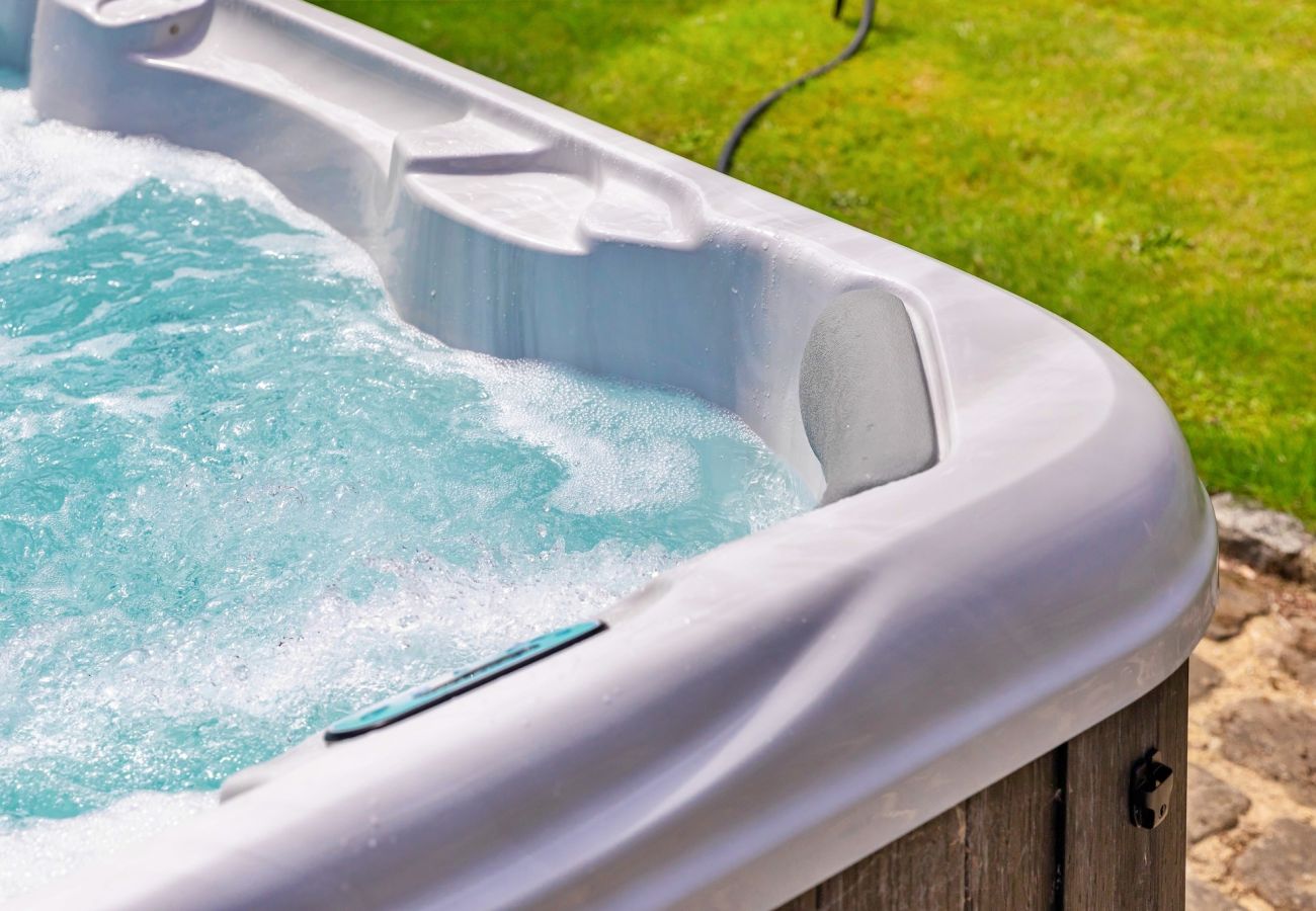 Landhaus in Crawley Down - Sandhill Cottage with Hot Tub