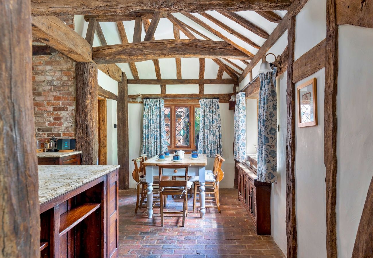 Landhaus in Crawley Down - Sandhill Cottage with Hot Tub