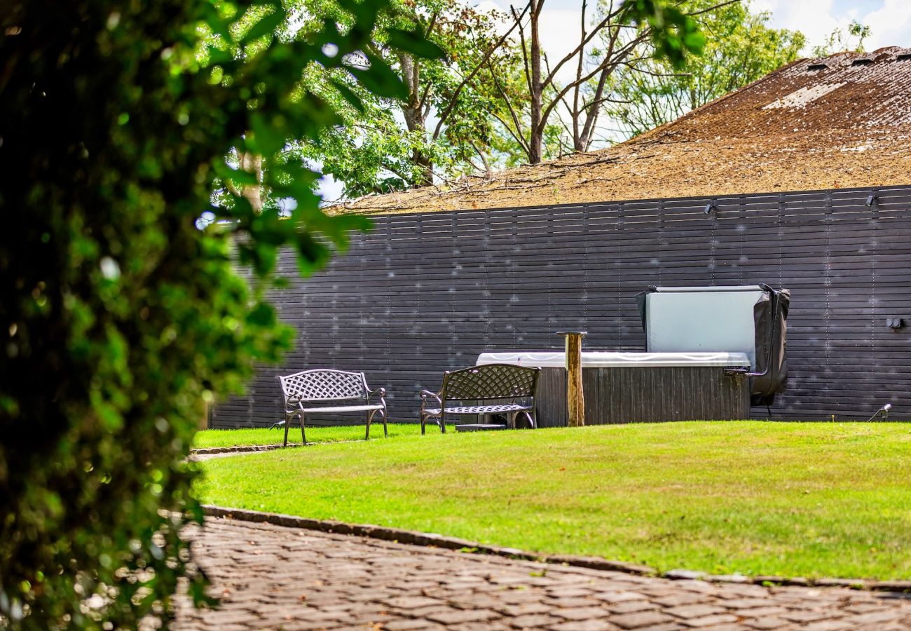 Landhaus in Crawley Down - Sandhill Cottage with Hot Tub