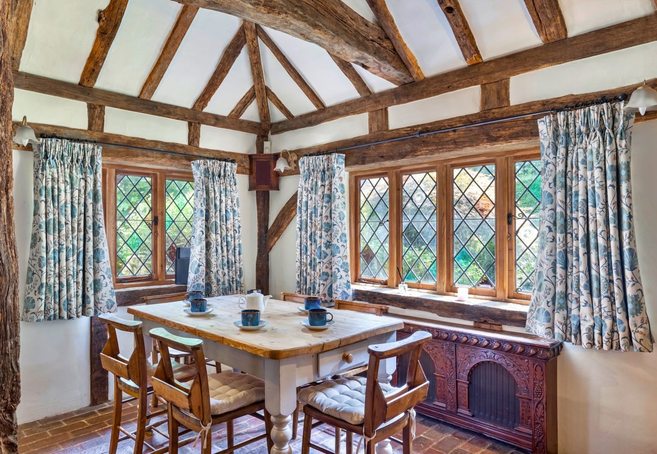 Landhaus in Crawley Down - Sandhill Cottage with Hot Tub