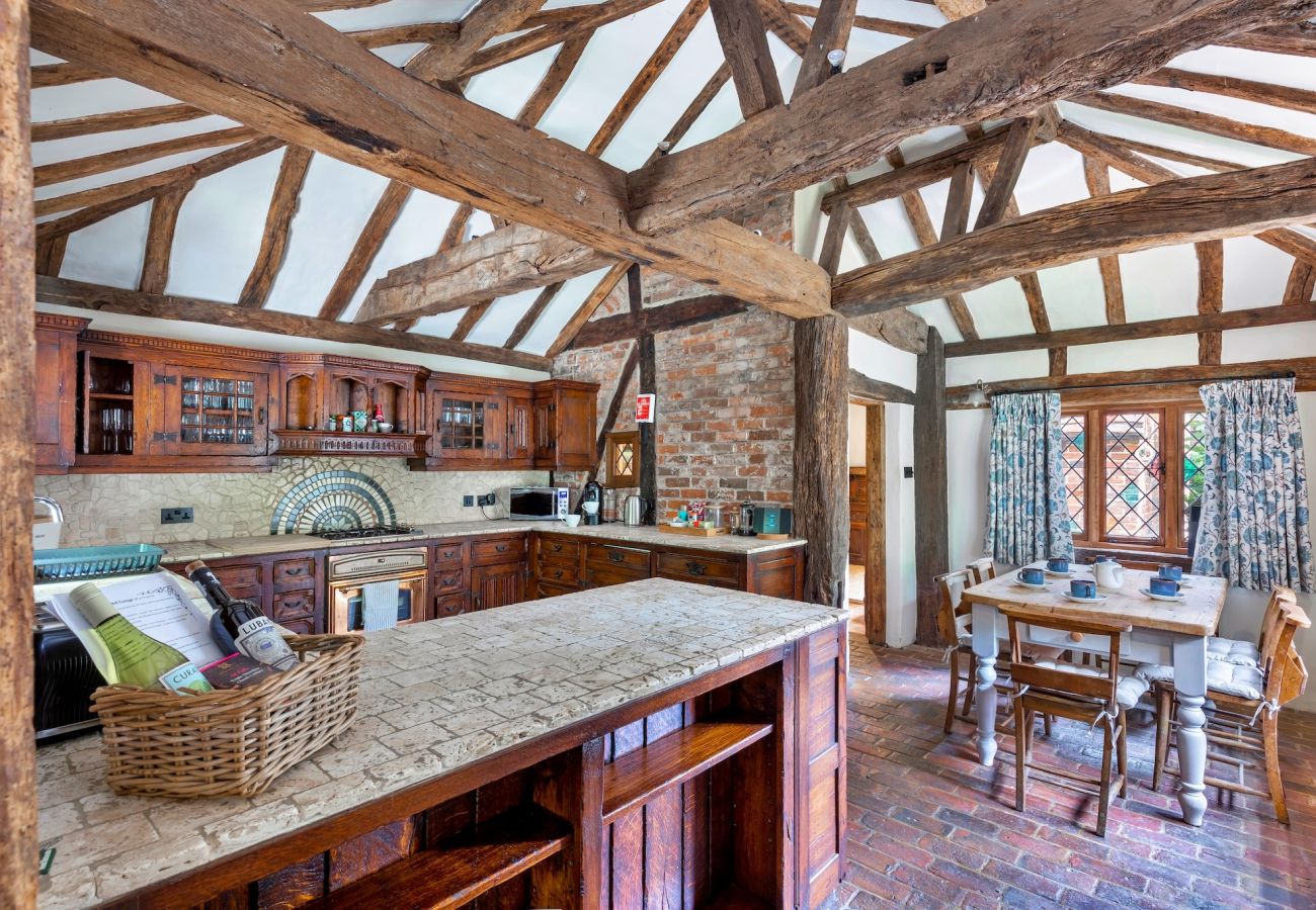 Landhaus in Crawley Down - Sandhill Cottage with Hot Tub