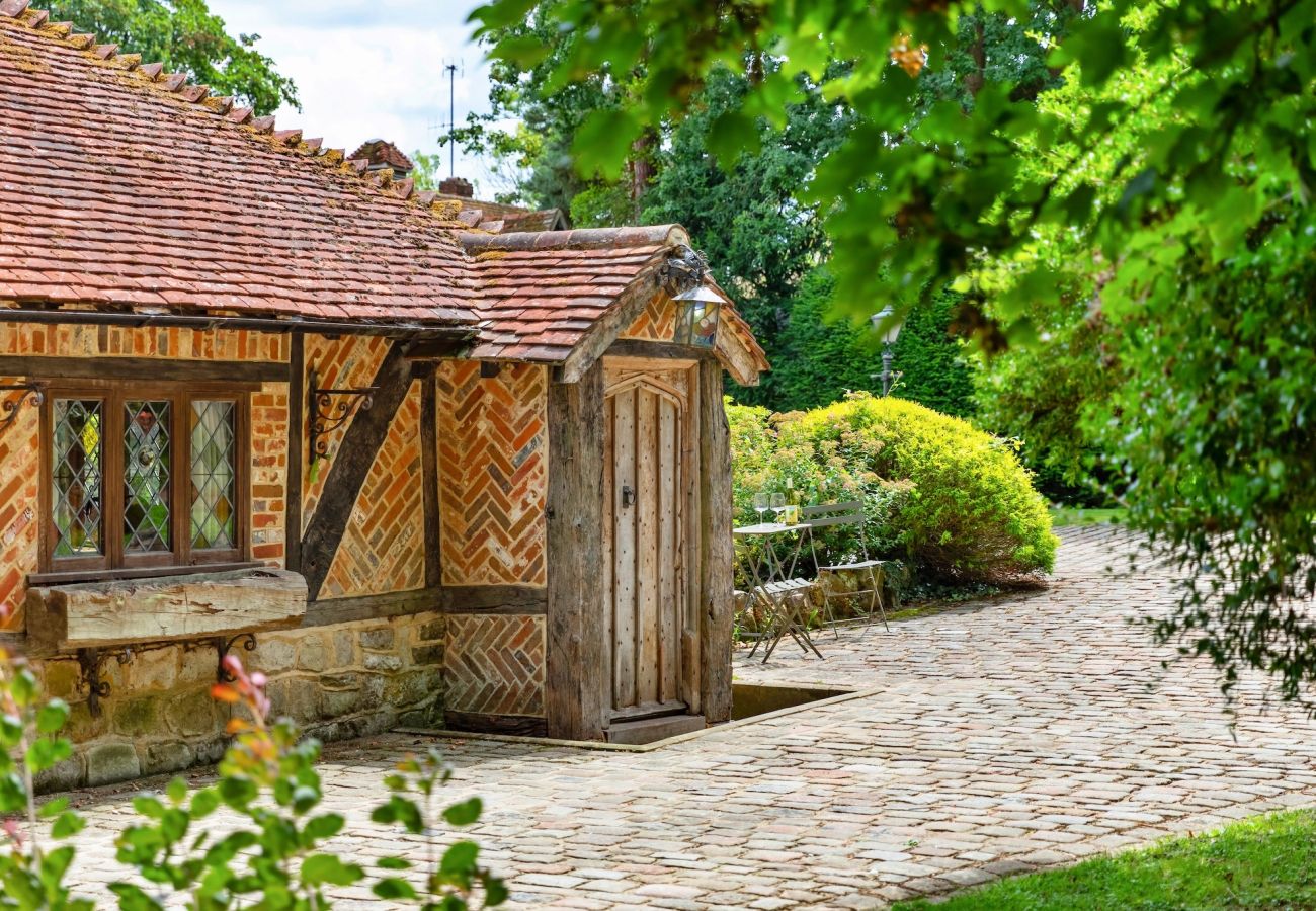Landhaus in Crawley Down - Sandhill Cottage with Hot Tub
