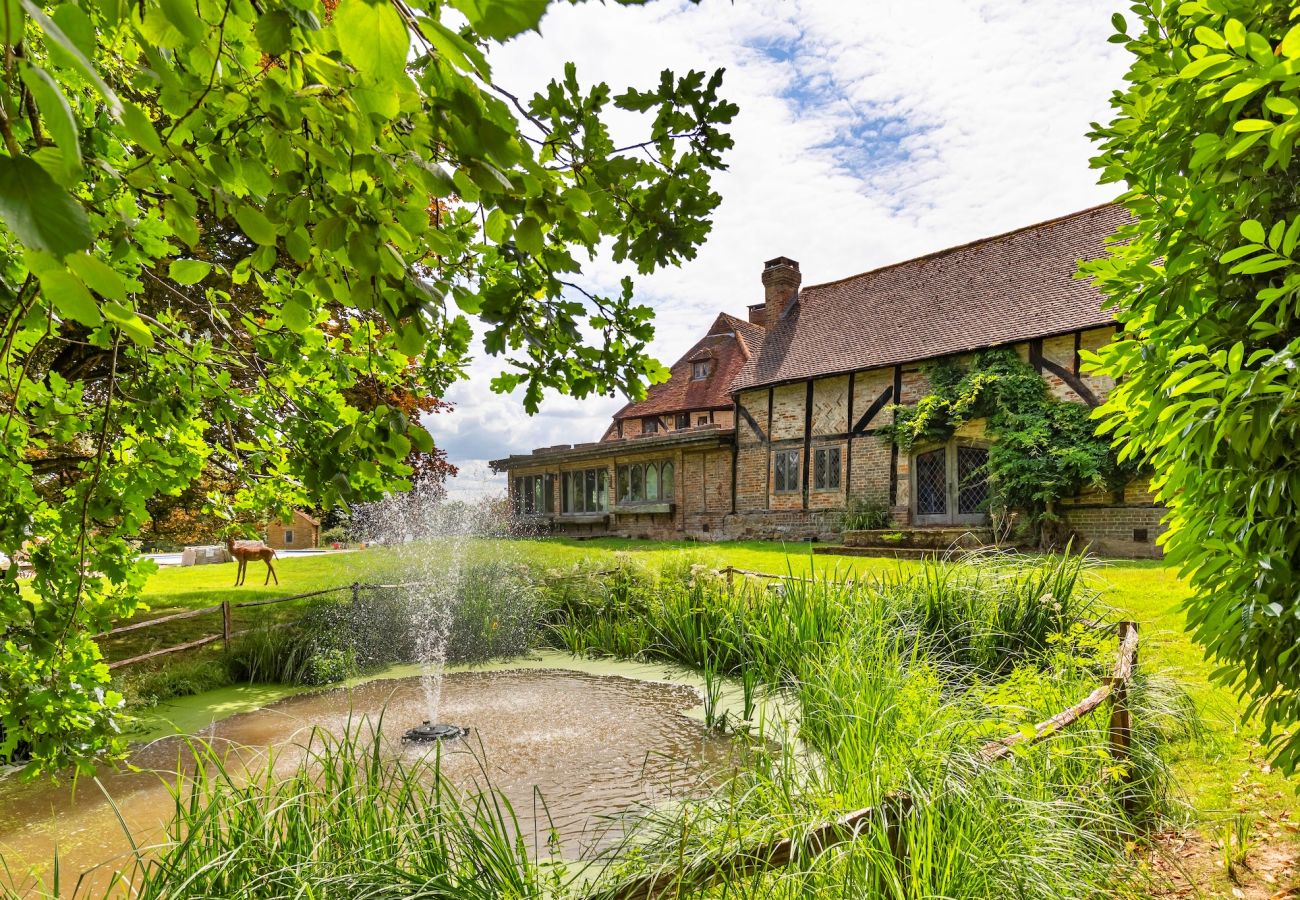 Landhaus in Crawley Down - Sandhill Cottage with Hot Tub