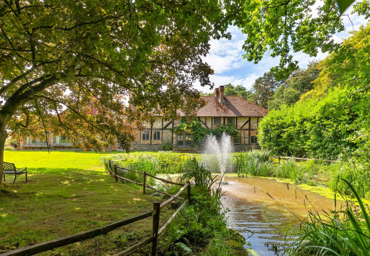 Landhaus in Crawley Down - Sandhill Cottage with Hot Tub