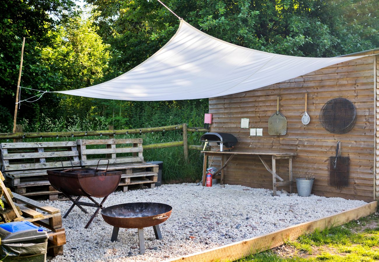 Chalet in Hereford - 'Pippin' - Luxury Tipi Glamping