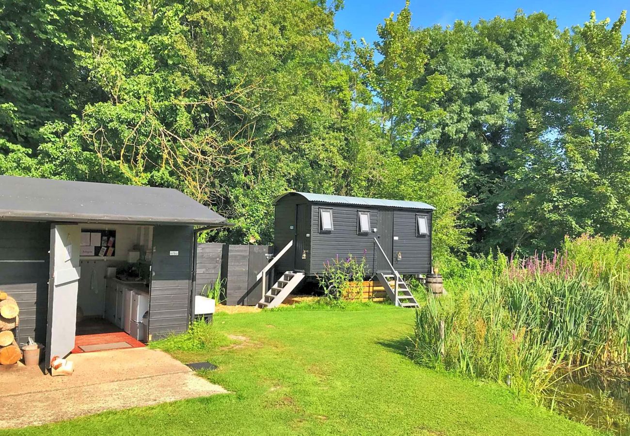 Chalet in Swannington - Bulrush Bell Tent