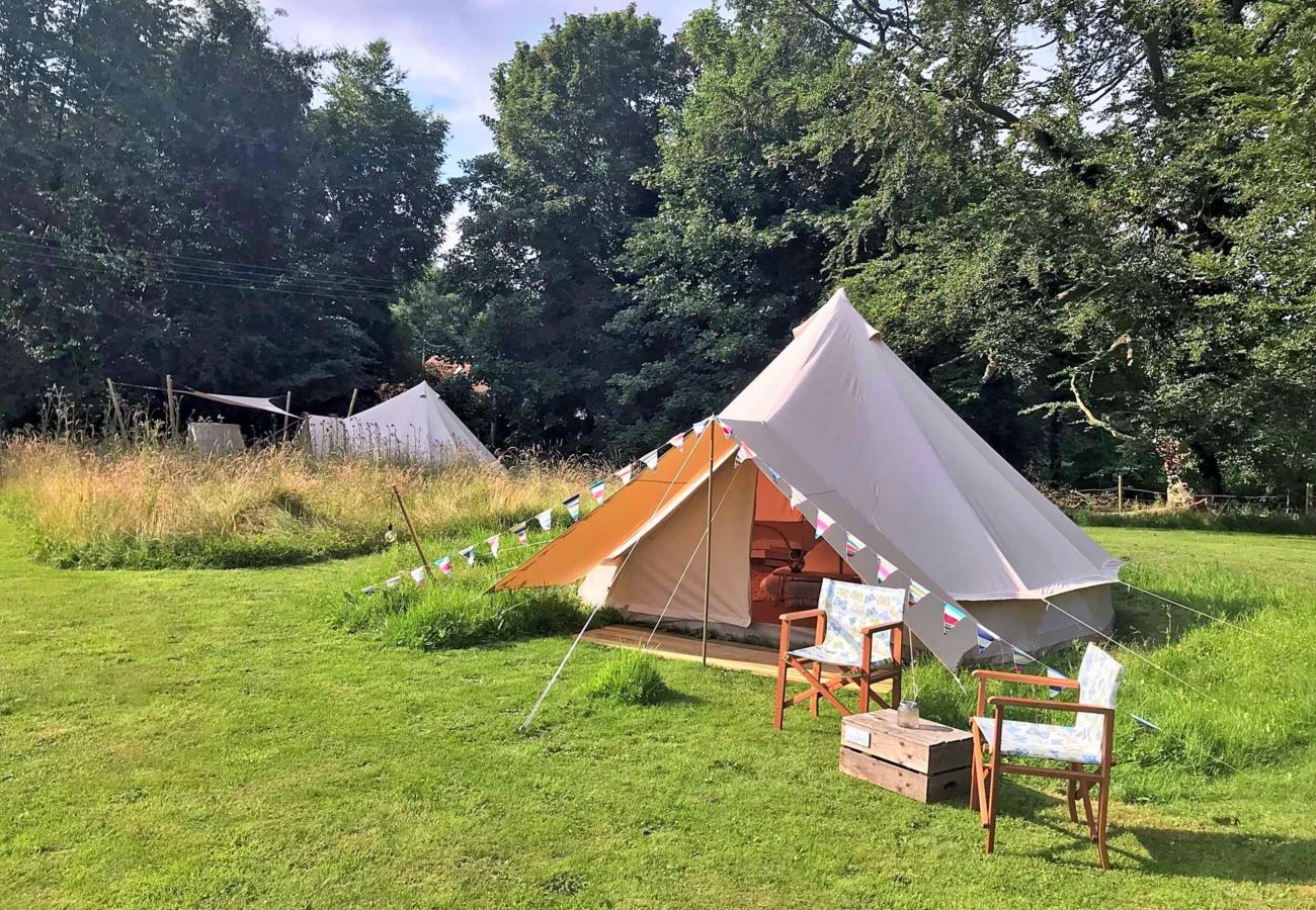 Chalet in Swannington - Meadow Glamping Tents