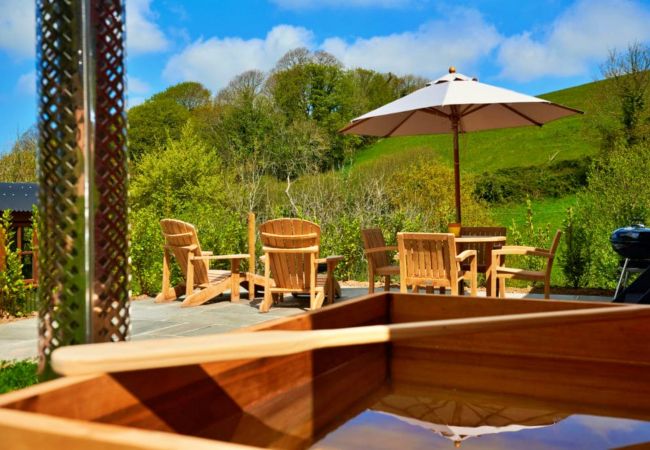 Chalet in Dittisham - Owl Luxury Treehouse Hideaway