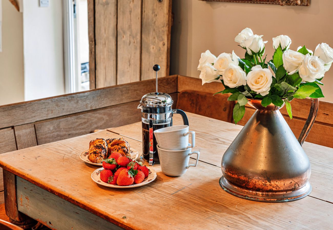 Landhaus in Llanfihangel Ystern Llewern - Beili Glas Cottage