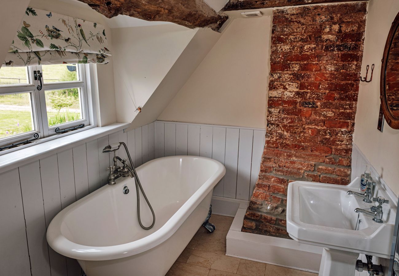 Landhaus in Llanfihangel Ystern Llewern - Beili Glas Cottage