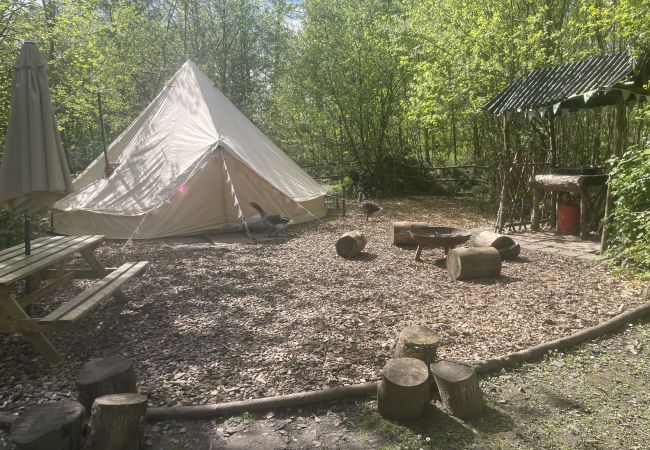 Chalet in Woolton Hill - Jungle Bell Tent Chalet in Woolton Hill - Jungle Bell Tent