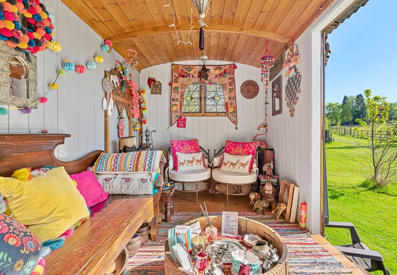 Chalet in Romsey - Shepherd's Hut at Hilltop Farm