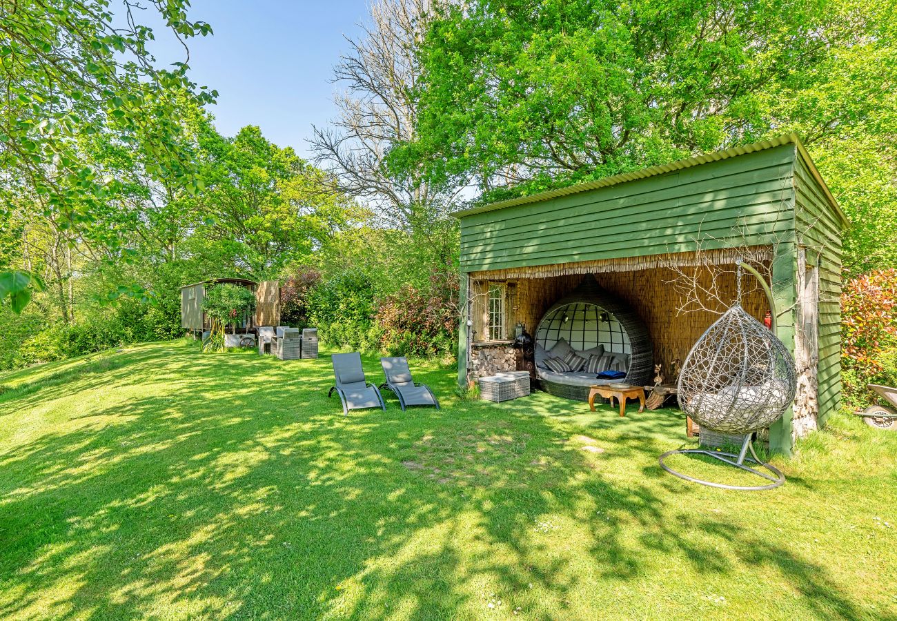 Chalet in Romsey - Shepherd's Hut at Hilltop Farm