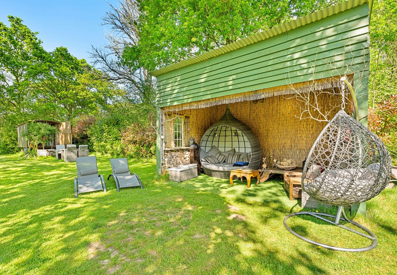 Chalet in Romsey - Shepherd's Hut at Hilltop Farm