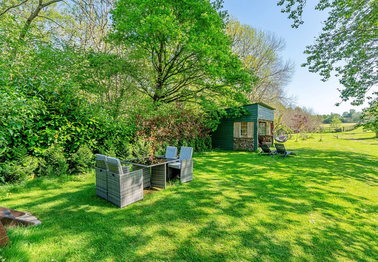 Chalet in Romsey - Shepherd's Hut at Hilltop Farm
