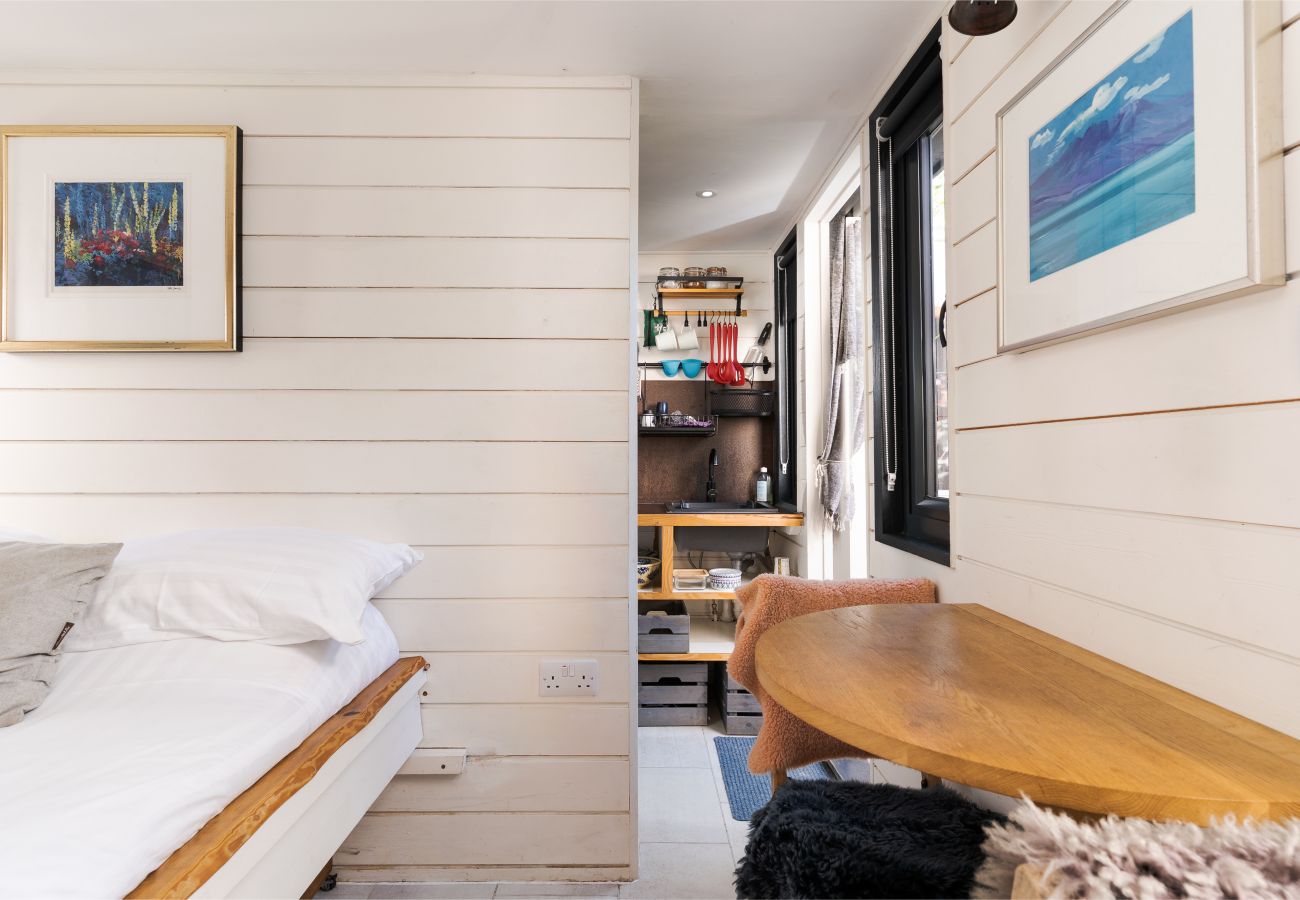 Studio in Solva - Y Stiwdio, Tiny House
