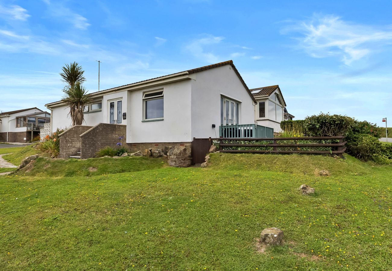 Bungalow in Widemouth Bay - Sea Thrift