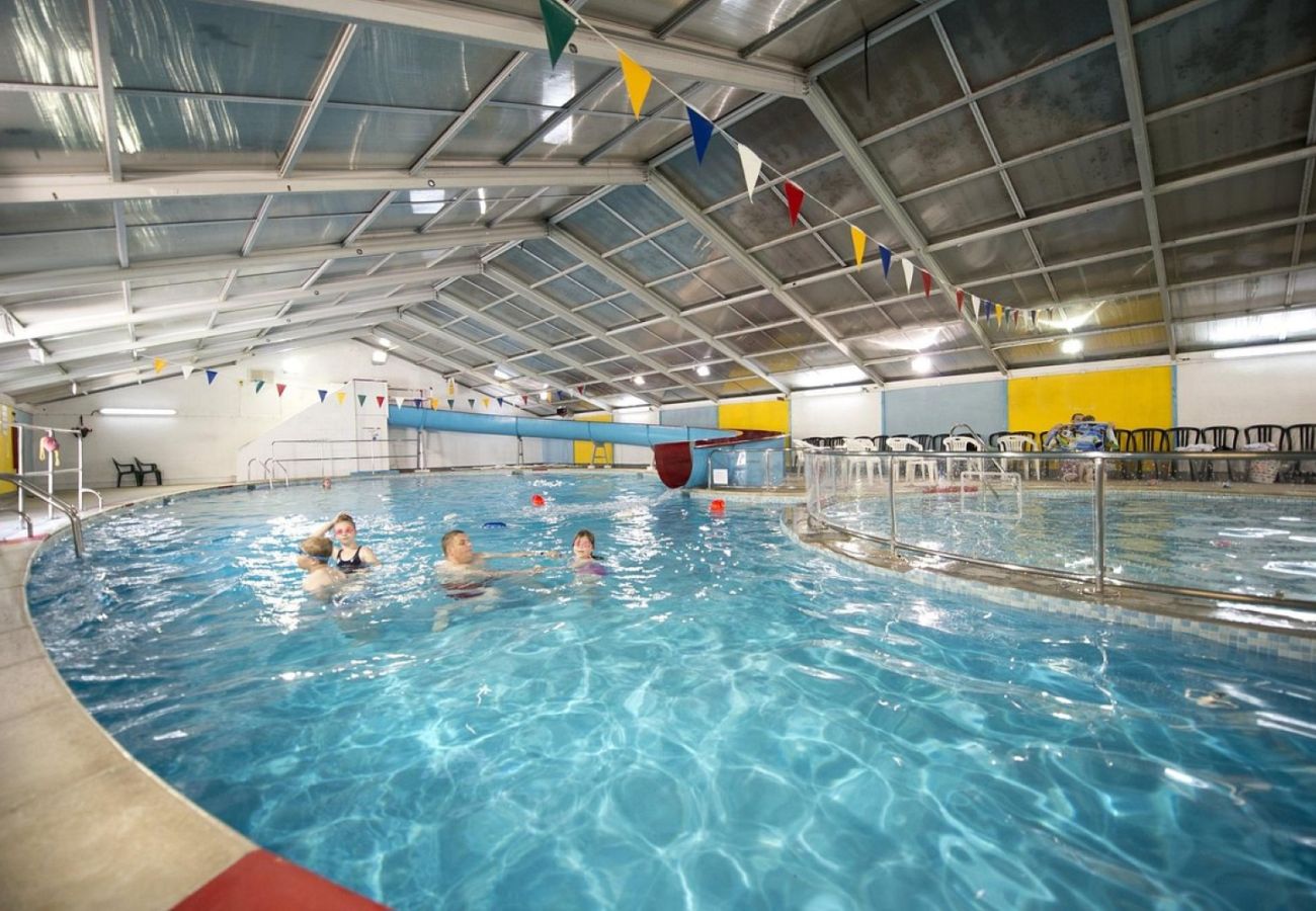 Chalet in St Ives - Joyful Cottage