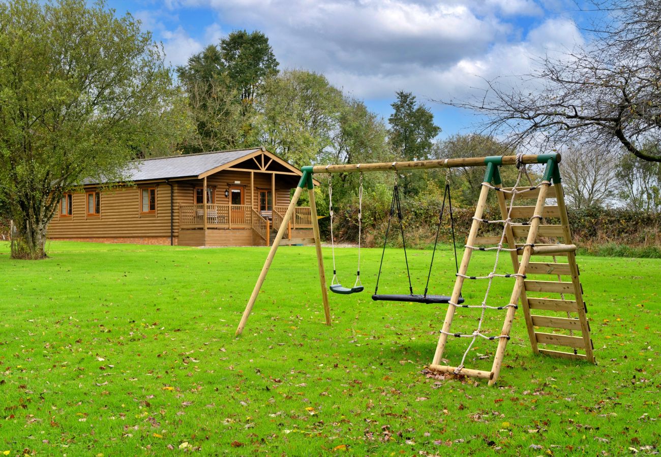 Blockhütte in Torrington - Tarka's Holt Log Cabin, Stowford