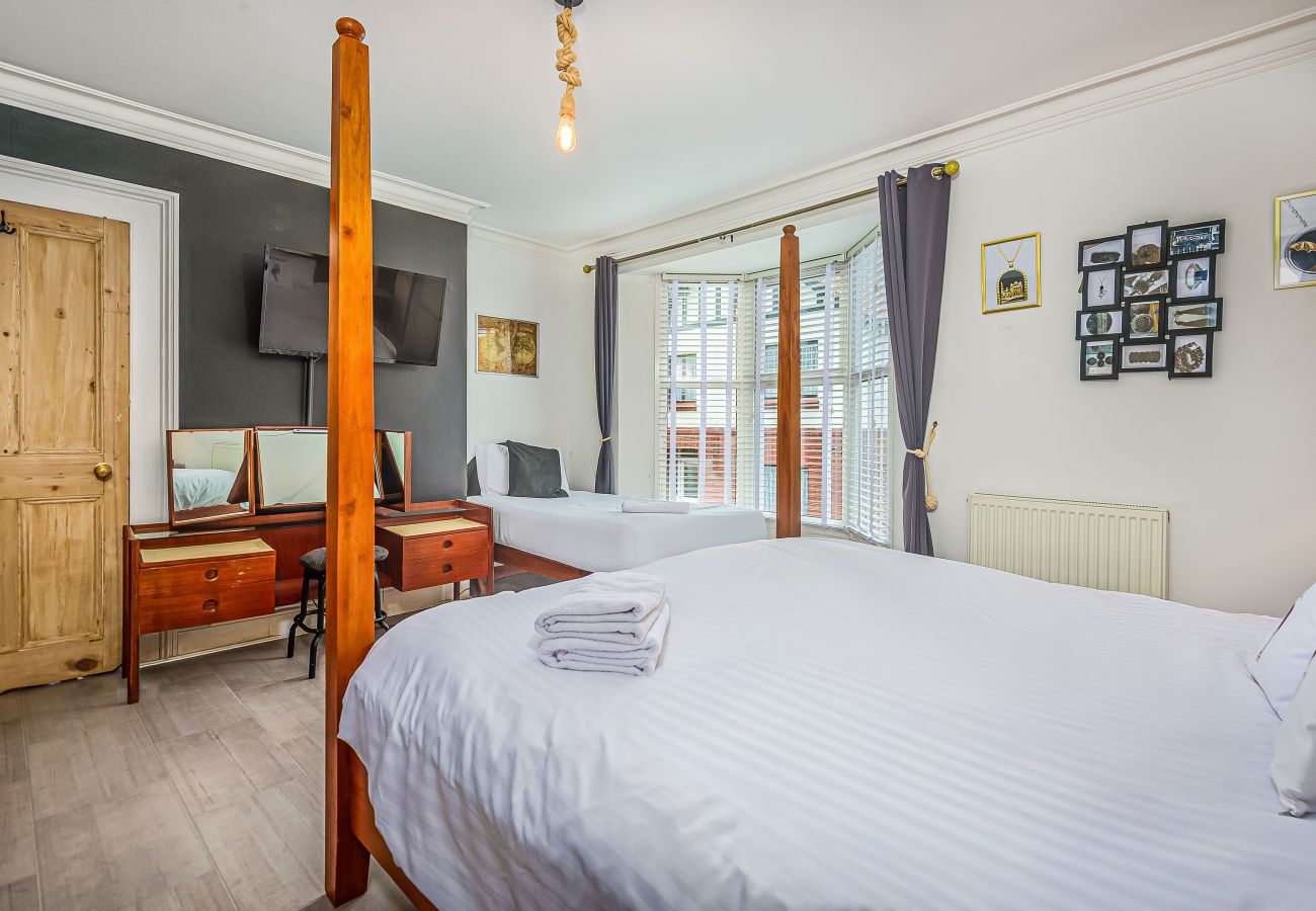 Ferienhaus in Whitby - Falcon Retreat