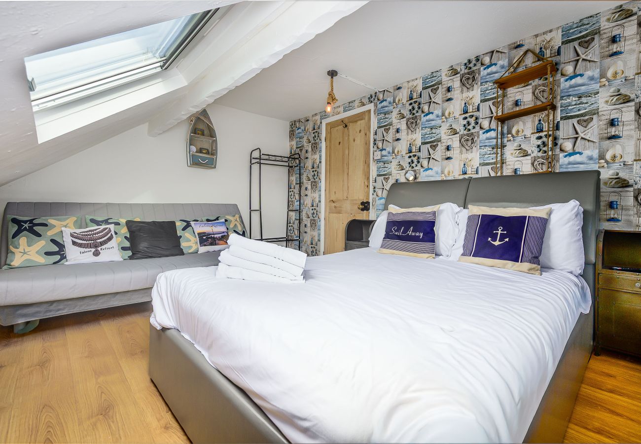 Ferienhaus in Whitby - Falcon Retreat