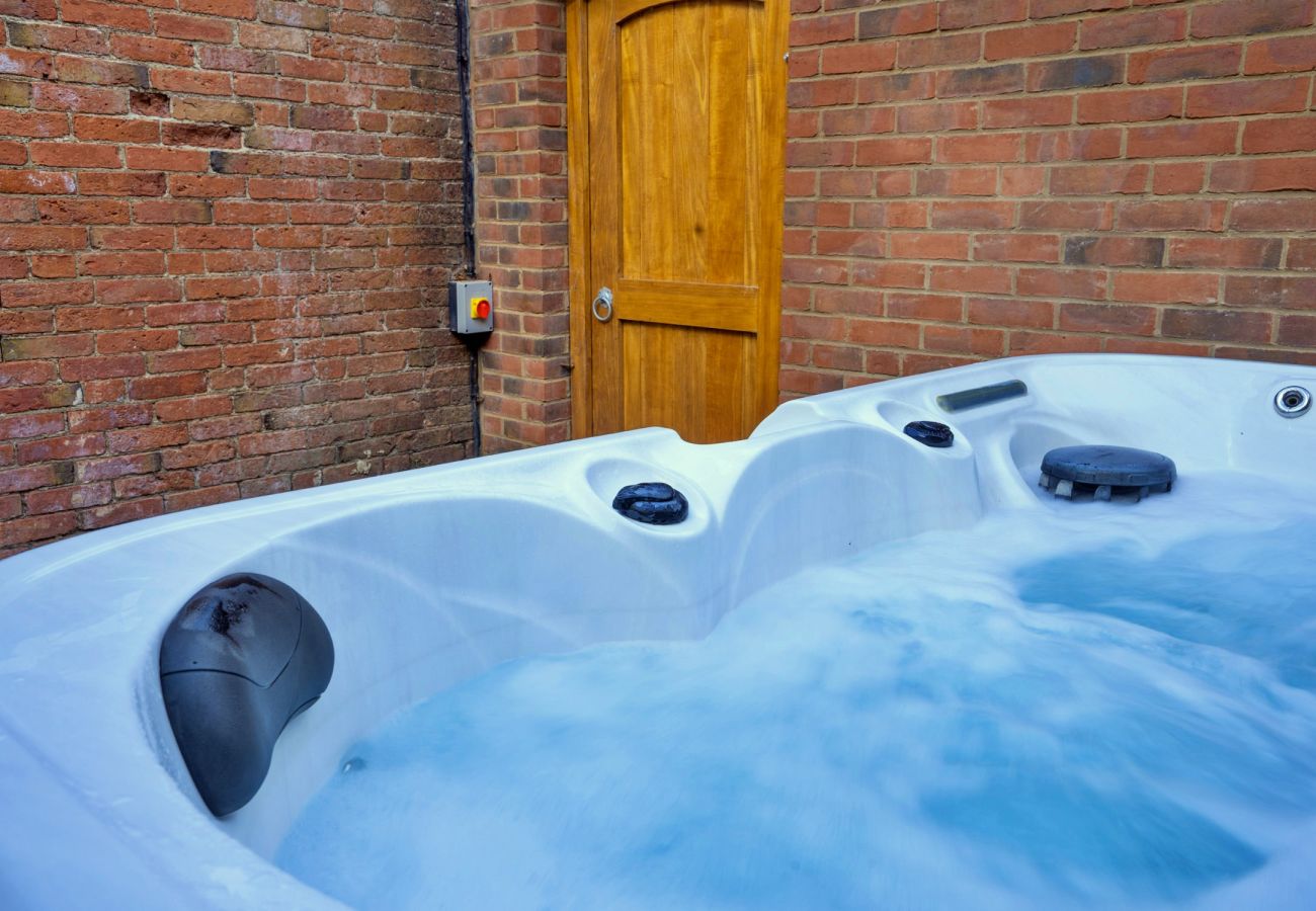 Ferienhaus in Longford - Courtyard View at Longford