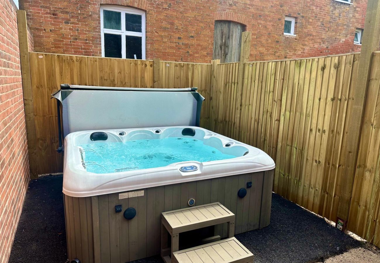 Ferienhaus in Longford - Courtyard View at Longford