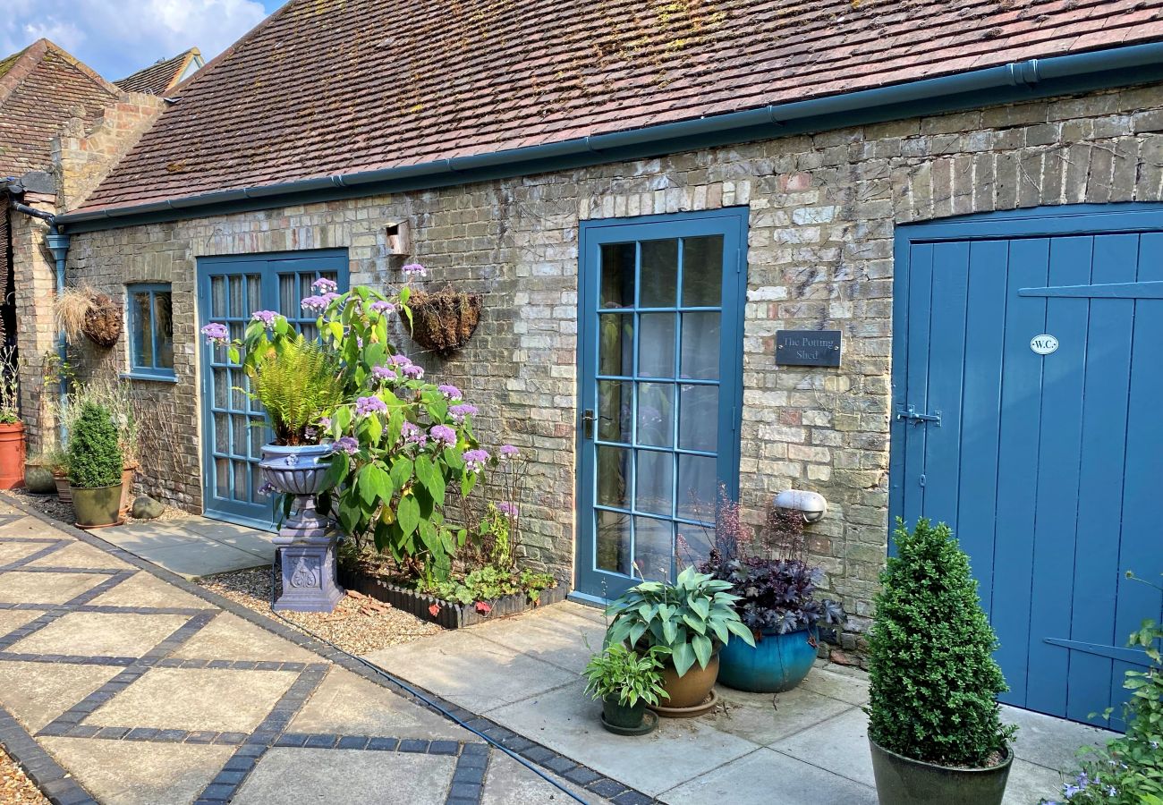 Landhaus in Godmanchester - The Potting Shed at Island Hall