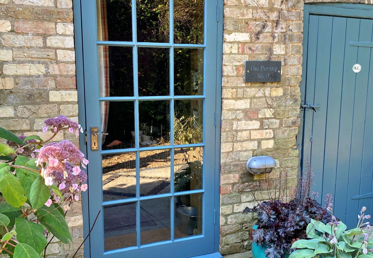 Landhaus in Godmanchester - The Potting Shed at Island Hall