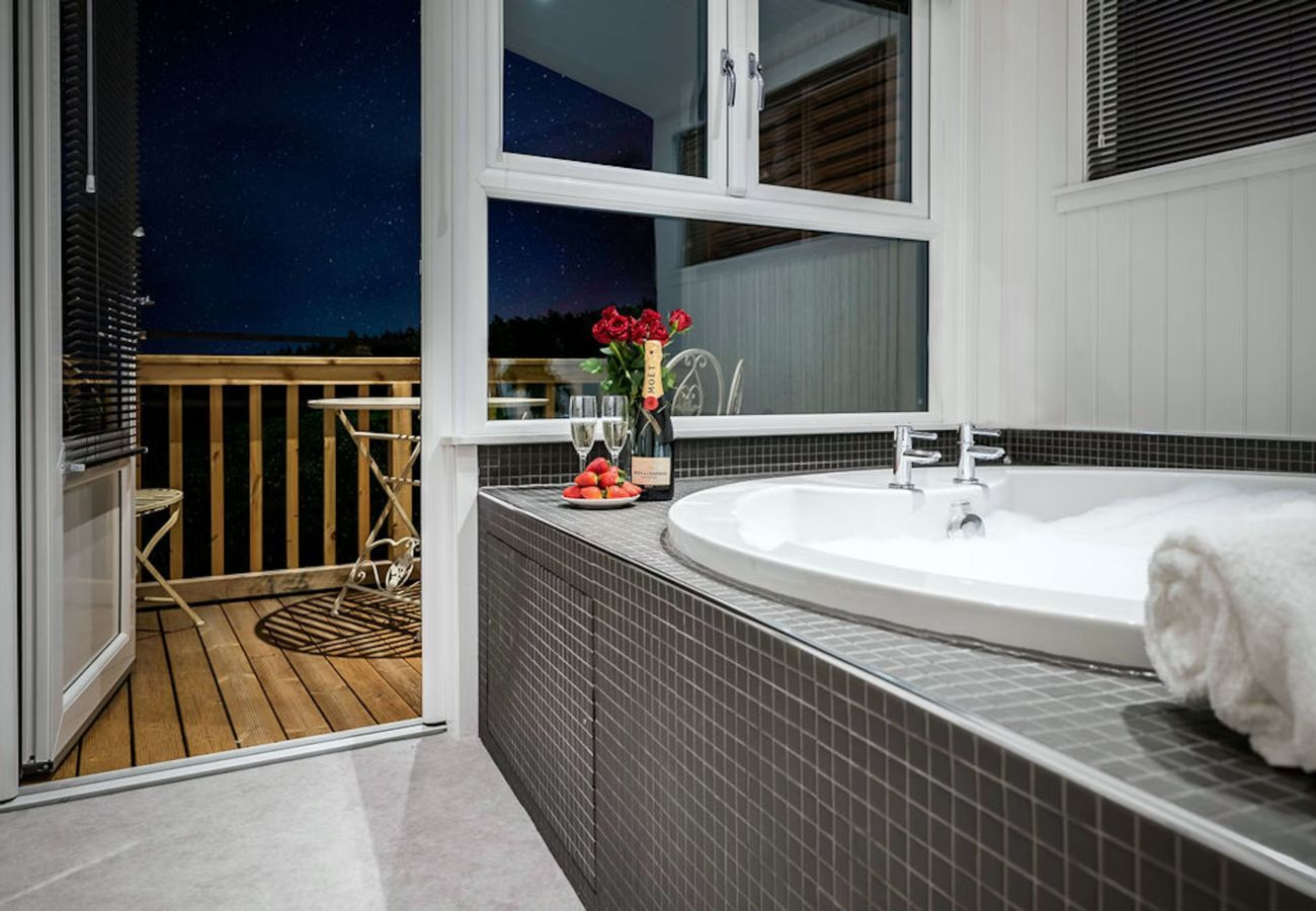 Chalet in Errol - Silverwood Spa Lodge