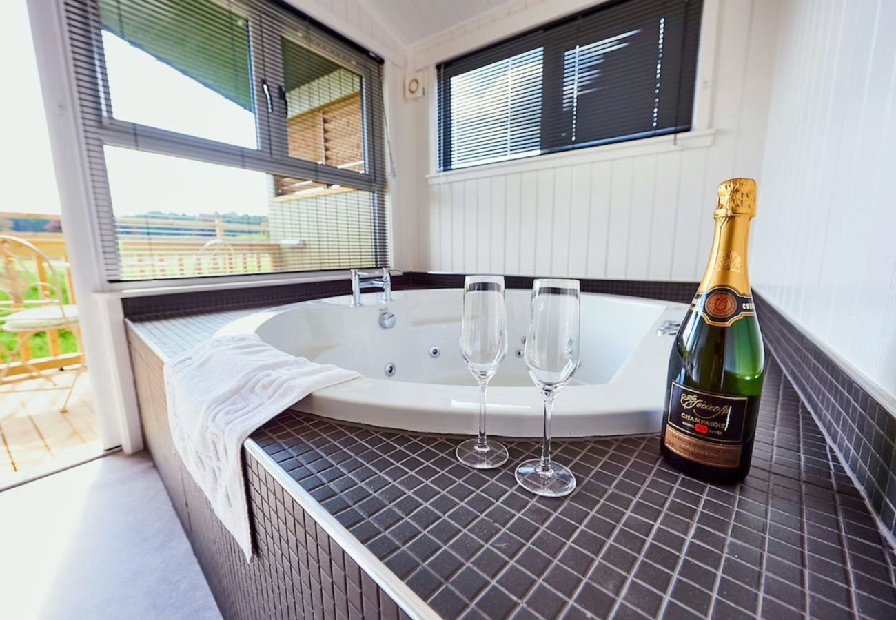 Chalet in Errol - Silverwood Spa Lodge