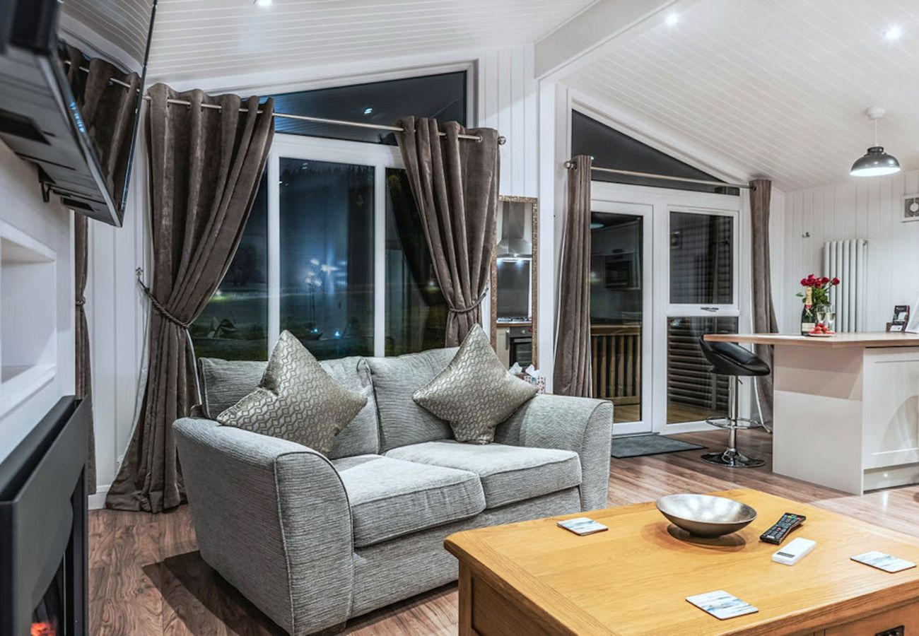 Chalet in Errol - Silverwood Spa Lodge