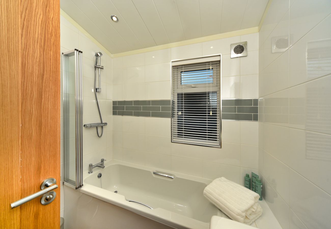 Chalet in Bourn - Heron Luxury Lodge