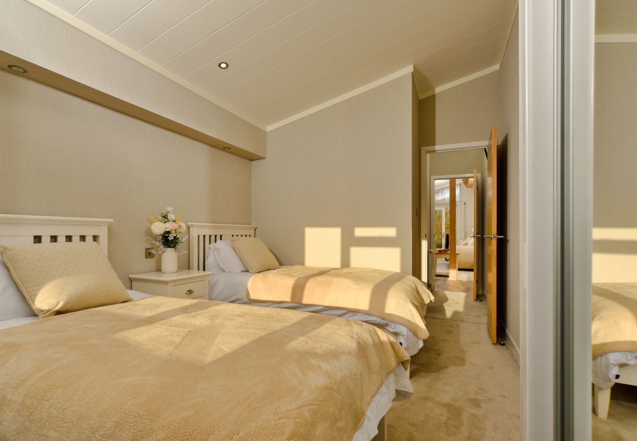 Chalet in Bourn - Heron Luxury Lodge