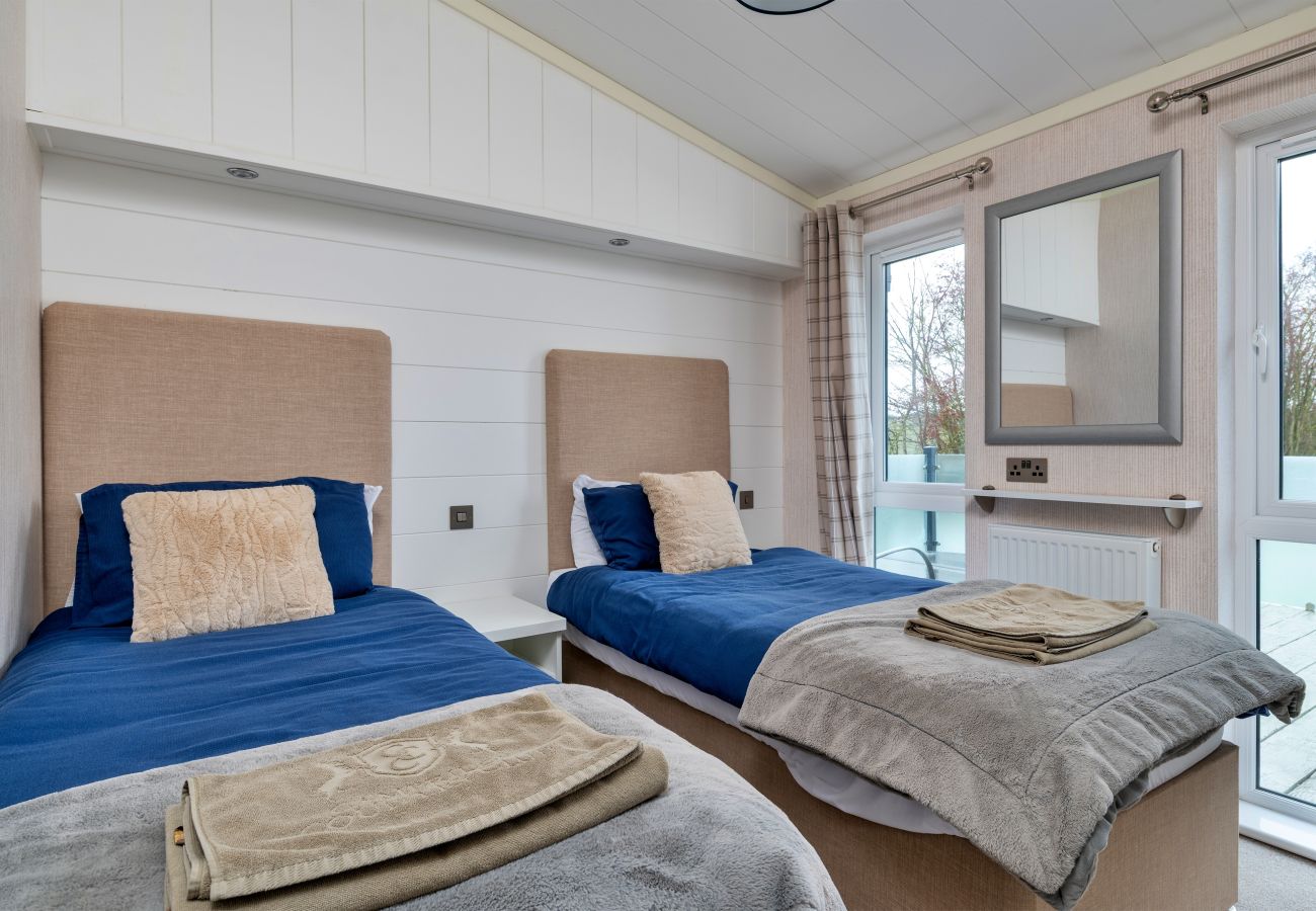 Chalet in Bourn - Churchill Luxury Lodge