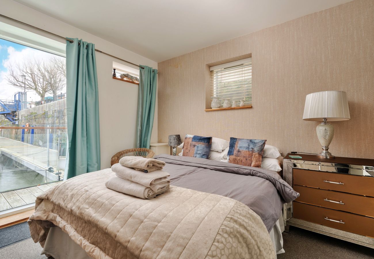 Boot in Liverpool - The Houseboat, Liverpool Marina