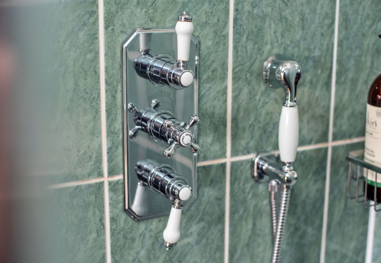 Landhaus in Llangadog - Y Golchdy