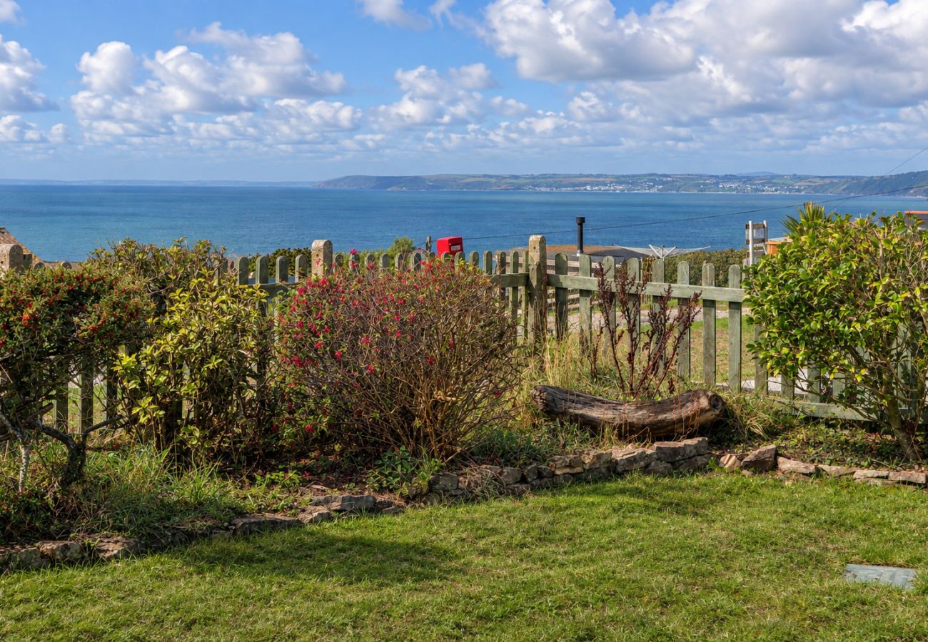Bungalow in Freathy - Jesmondene