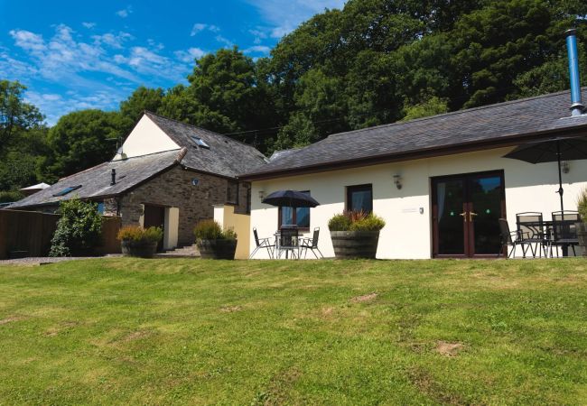  in West Down - Lake view Cottage at Lower Aylescott