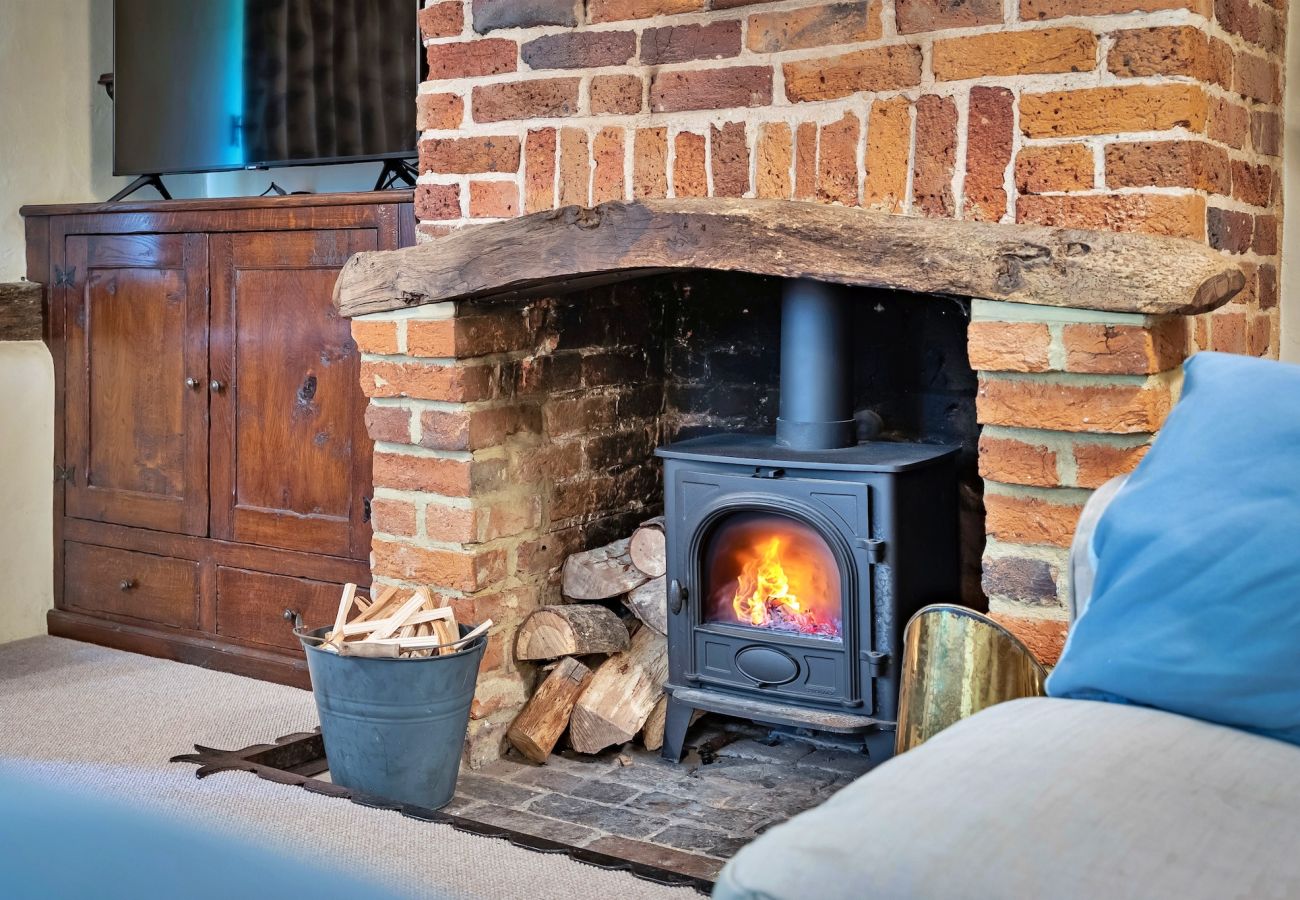 Cottage in Crawley Down - Sandhill Cottage with Hot Tub