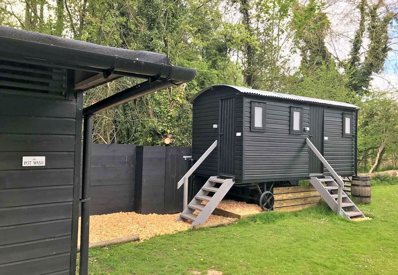 Chalet in Swannington - Lilypad Bell Tent