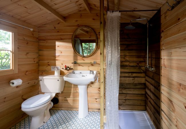 Chalet in Woolton Hill - Daisy Glamping Pod Chalet in Woolton Hill - Daisy Glamping Pod