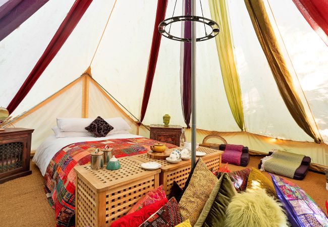 Chalet in Woolton Hill - Bedouin Bell Tent Chalet in Woolton Hill - Bedouin Bell Tent