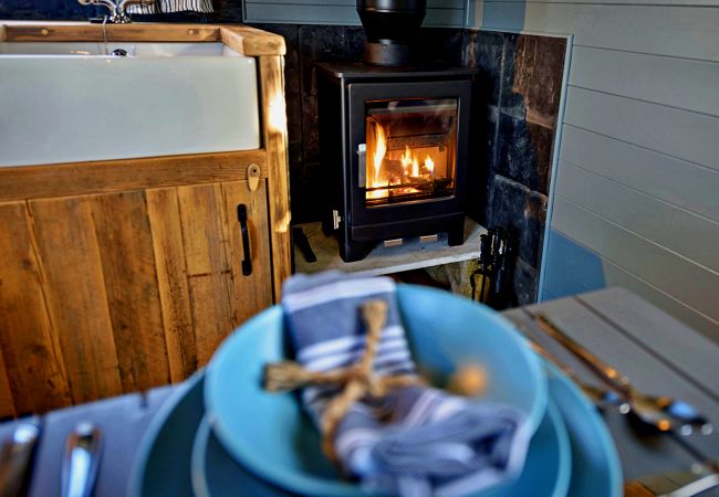 Chalet in Pwllheli - 'Susanna' Poachers Hut