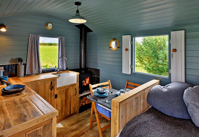 Chalet in Pwllheli - 'Susanna' Poachers Hut