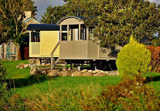 Chalet in Pwllheli - 'Elen' Gypsy Hut