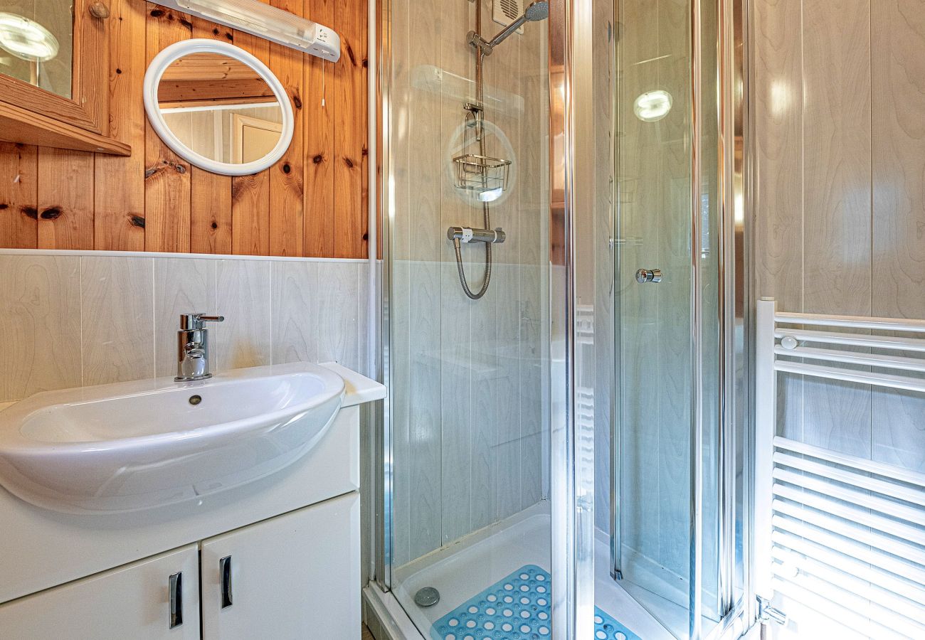 Houten huisje in Aberdesach - Bimbadeen Lodge