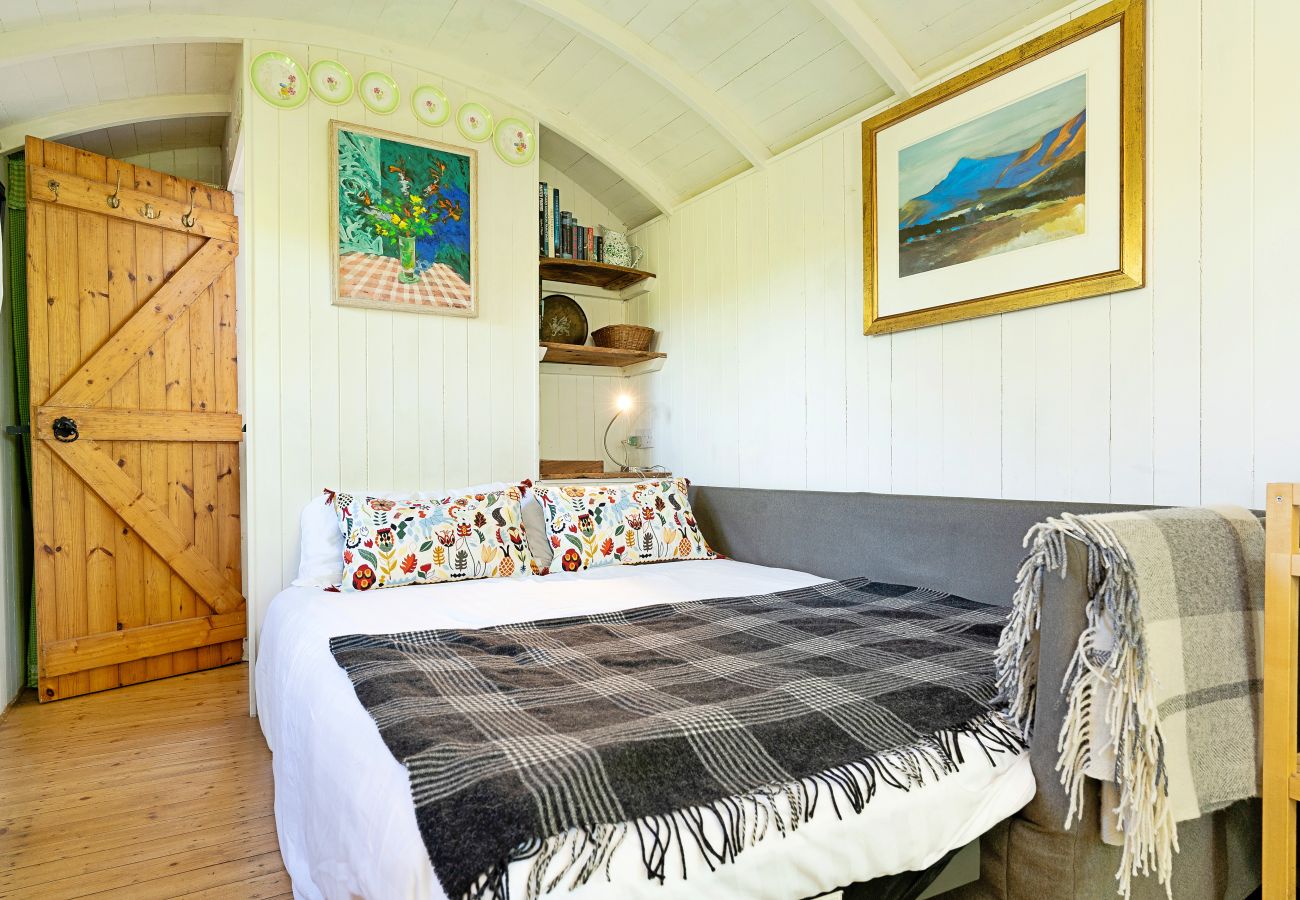 Houten huisje in Solva - The Woodland Shepherd's Hut