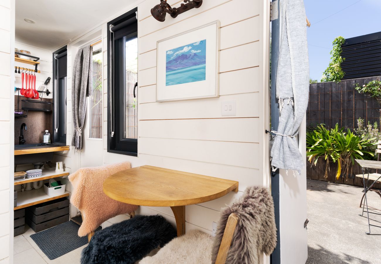 Studio in Solva - Y Stiwdio, Tiny House