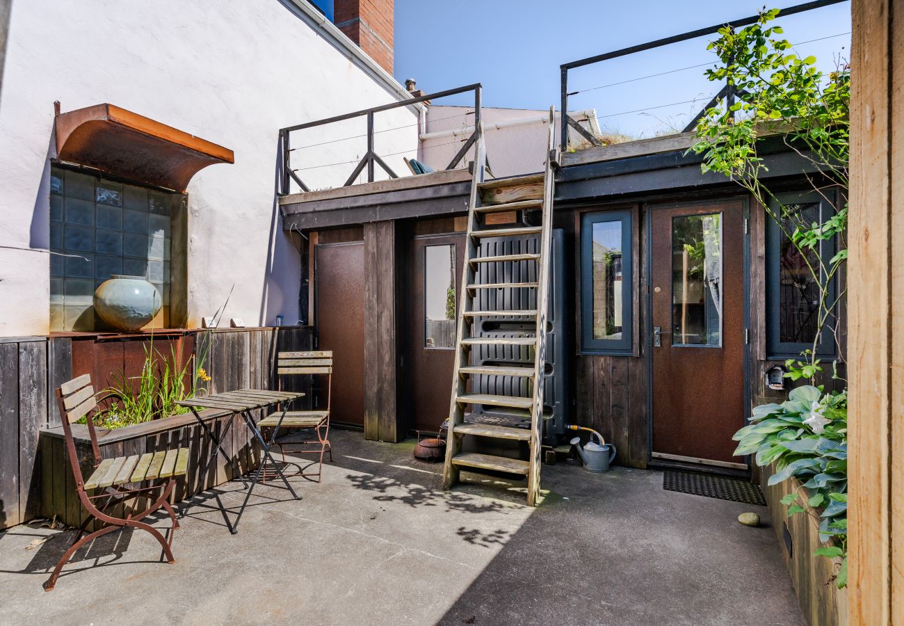 Studio in Solva - Y Stiwdio, Tiny House